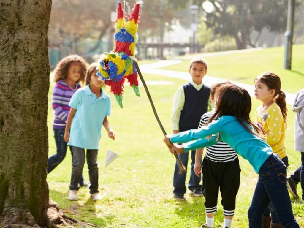 Como fazer pinhata; é simples, de baixo custo e vai animar a criançada na próxima festa