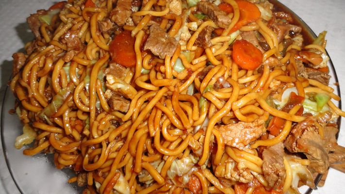 Receita de Yakisoba. Quem disse que fazer essa receita é difícil?