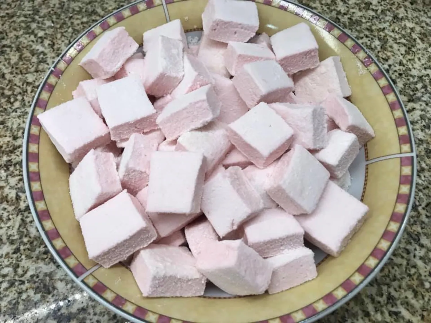 Receita de Marshmallow de Morango que é super saboroso para oferecer às visitas