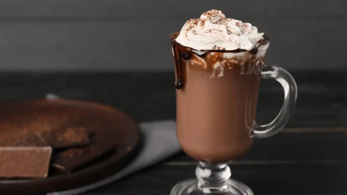 Receita de Chocolate Quente com Conhaque, uma versão fácil e surpreendente para adultos