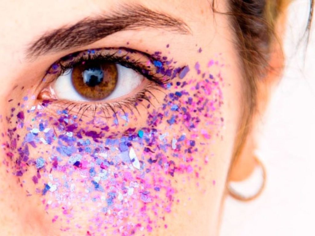 Como fazer glitter ecológico para o Carnaval? Aprenda receitas sustentáveis para brilhar muito