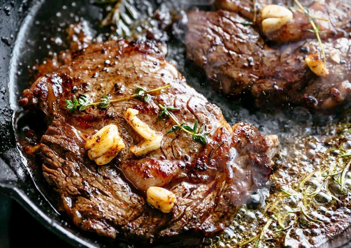 Receita de Bife Acebolado Cremoso como você nunca viu! Macio e suculento para o seu almoço!