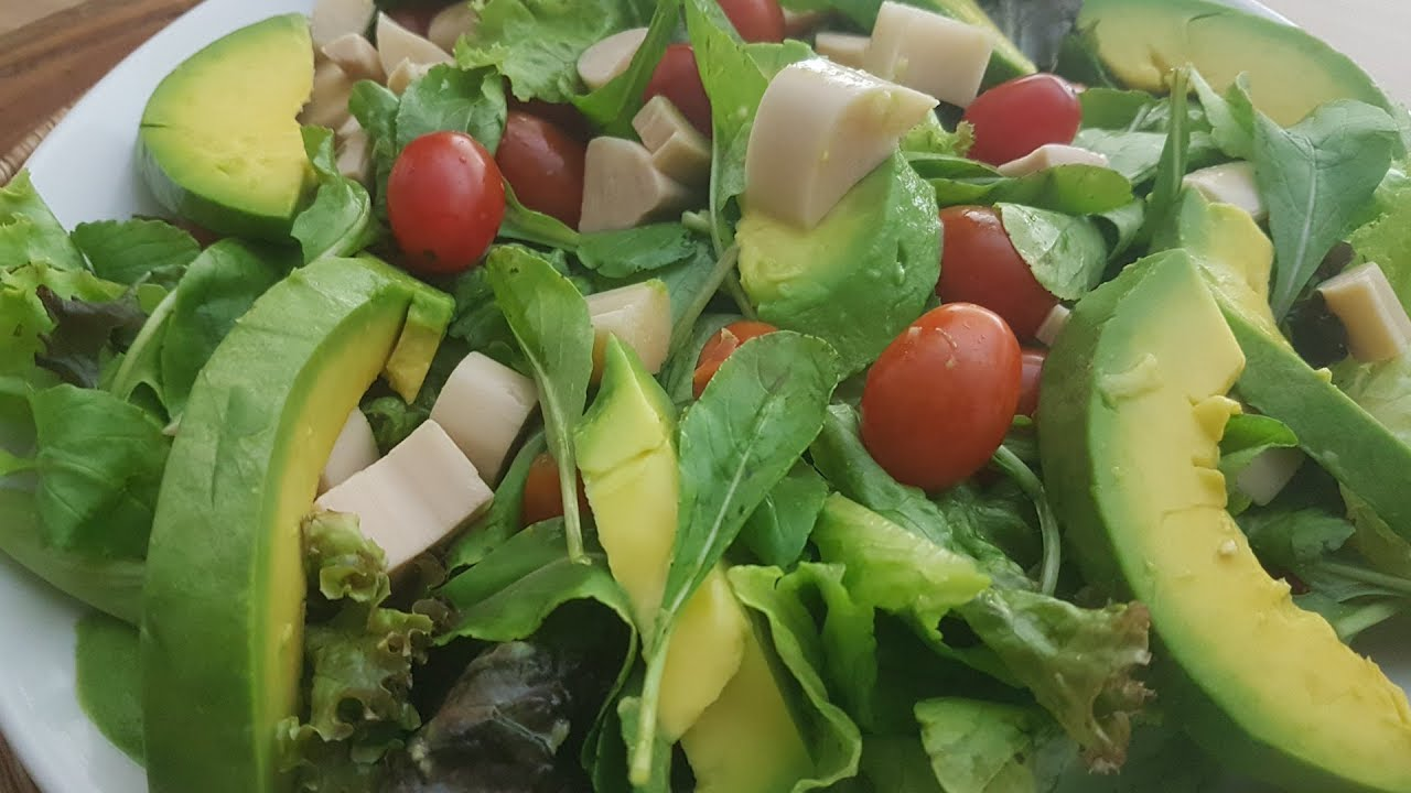 Receita de Salada de Abacate para quem ama a fruta em uma combinação incrível de sabores