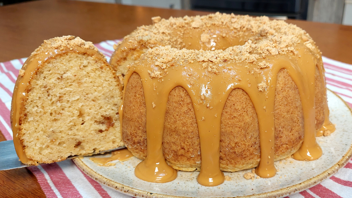 Receita de Bolo de Paçoca, super saboroso, fácil e feito no liquidificador