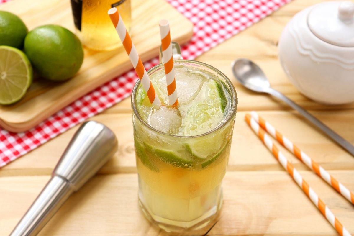 Receita de Caipirinha de Cerveja, uma variação que vai bombar em seu happy hour!