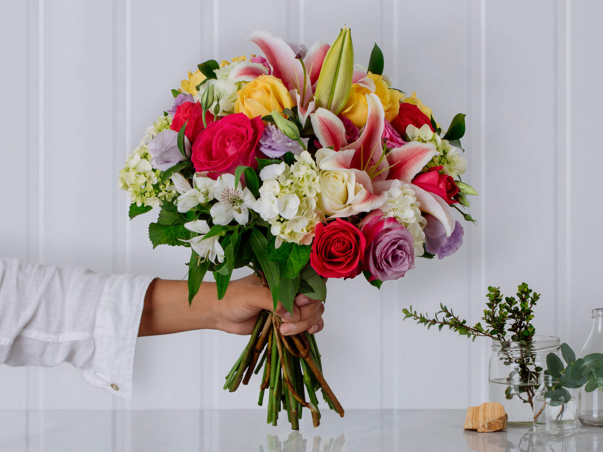 Como montar buquê de flores? Veja os passos e detalhes ESSENCIAIS para um arranjo barato e lindo