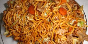 Receita de Yakisoba. Quem disse que fazer essa receita é difícil?