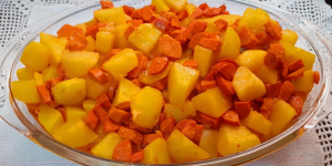 Receita de Salsichas com Batatas para uma refeição super econômica e deliciosa