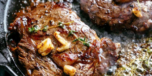 Receita de Bife Acebolado Cremoso como você nunca viu! Macio e suculento para o seu almoço!