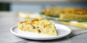 Receita de Torta de Cebola. Uma delícia econômica e saborosa demais para seu almoço ou jantar!