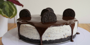 Receita de Cheesecake de Oreo para adoçar sua vida de um jeito que você nem imaginou que existia