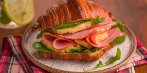 Receita de Sanduíche de Presunto Defumado com Abacaxi, receitinha incrível para o verão que não demora muito