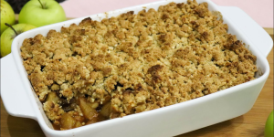 Receita de Crumble de Maçã e Aveia: ela é fácil e PERFEITA para café da manhã, lanche ou sobremesa