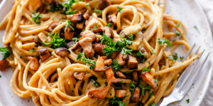 Receita de Macarrão à Carbonara Vegano para substituir a versão original italiana sem perder o sabor!