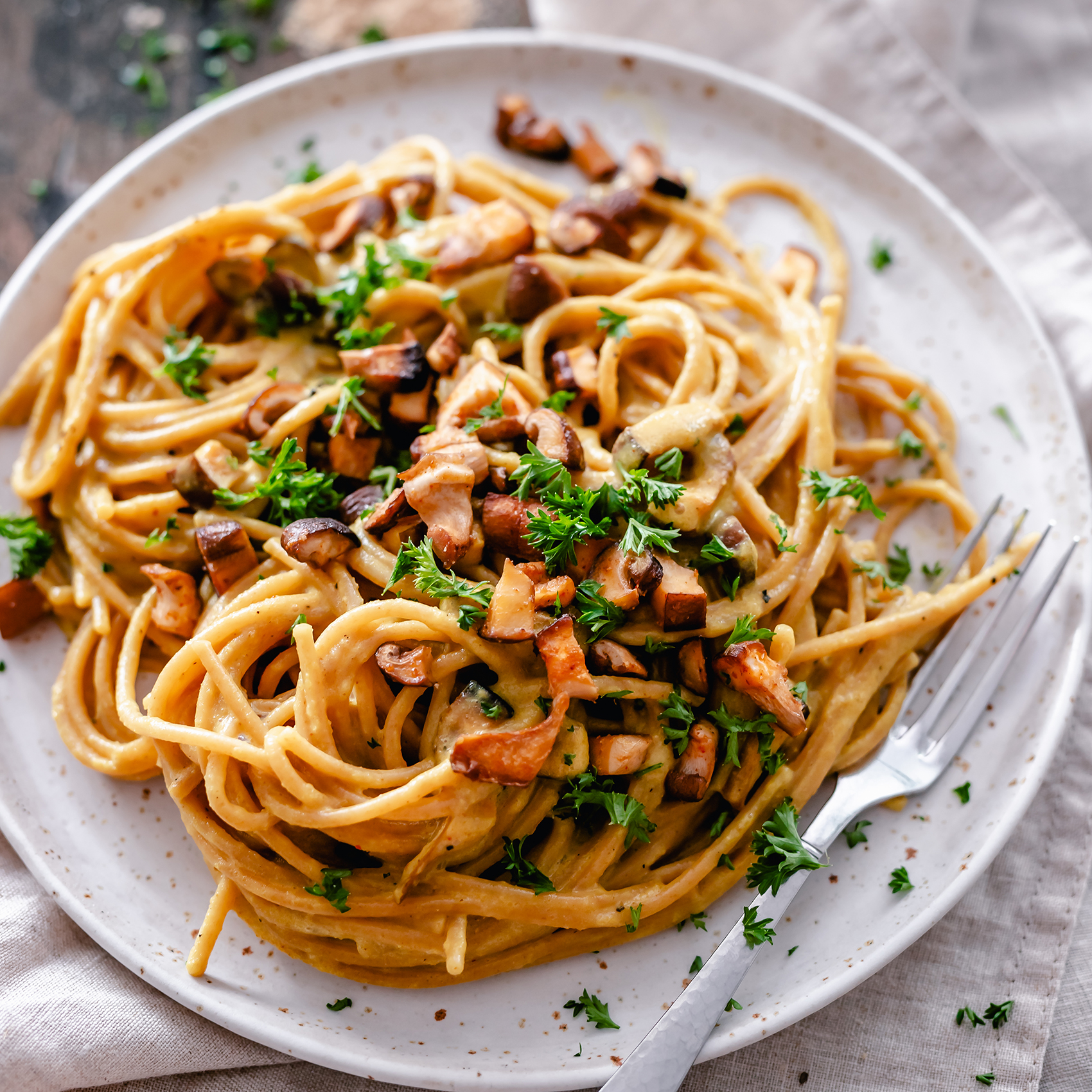 Receita de Macarrão à Carbonara Vegano para substituir a versão original italiana sem perder o sabor!