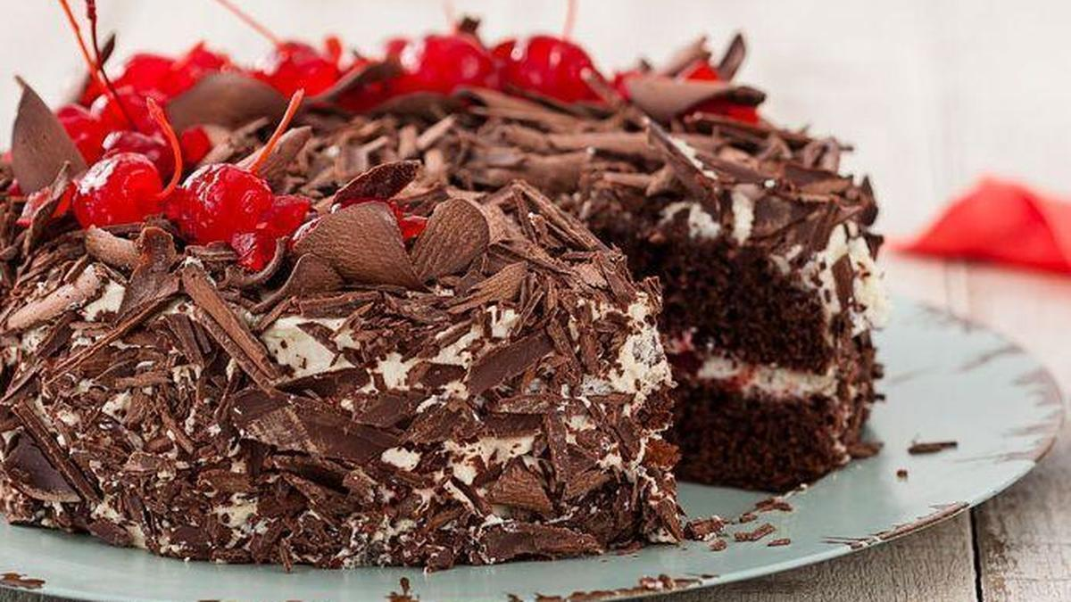 Receita de Bolo Floresta Negra, prático e fácil e é tanta doçura que você não vai parar de comer!