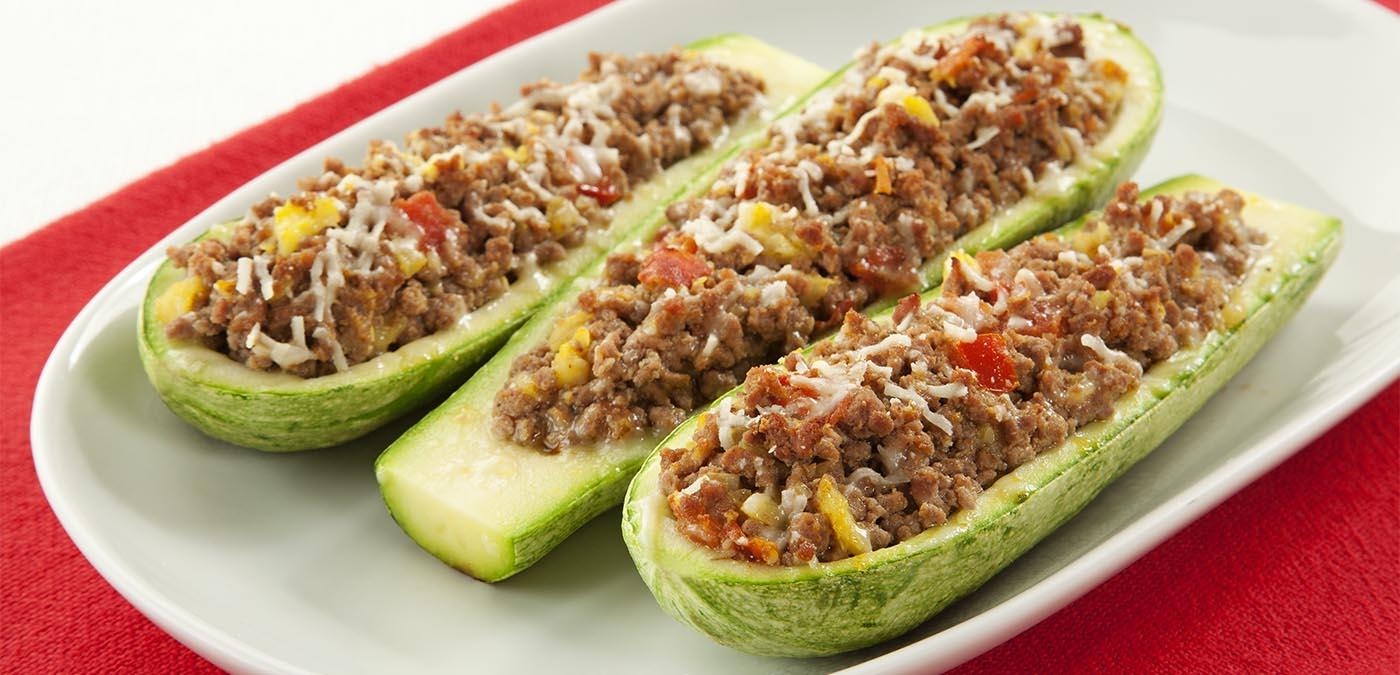 Receita de Abobrinha Recheada com Carne Moída bem temperada que vai te deixar com água na boca!