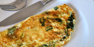 Receita de Omelete de Tomate e Abobrinha para um café da manhã nutritivo apressado