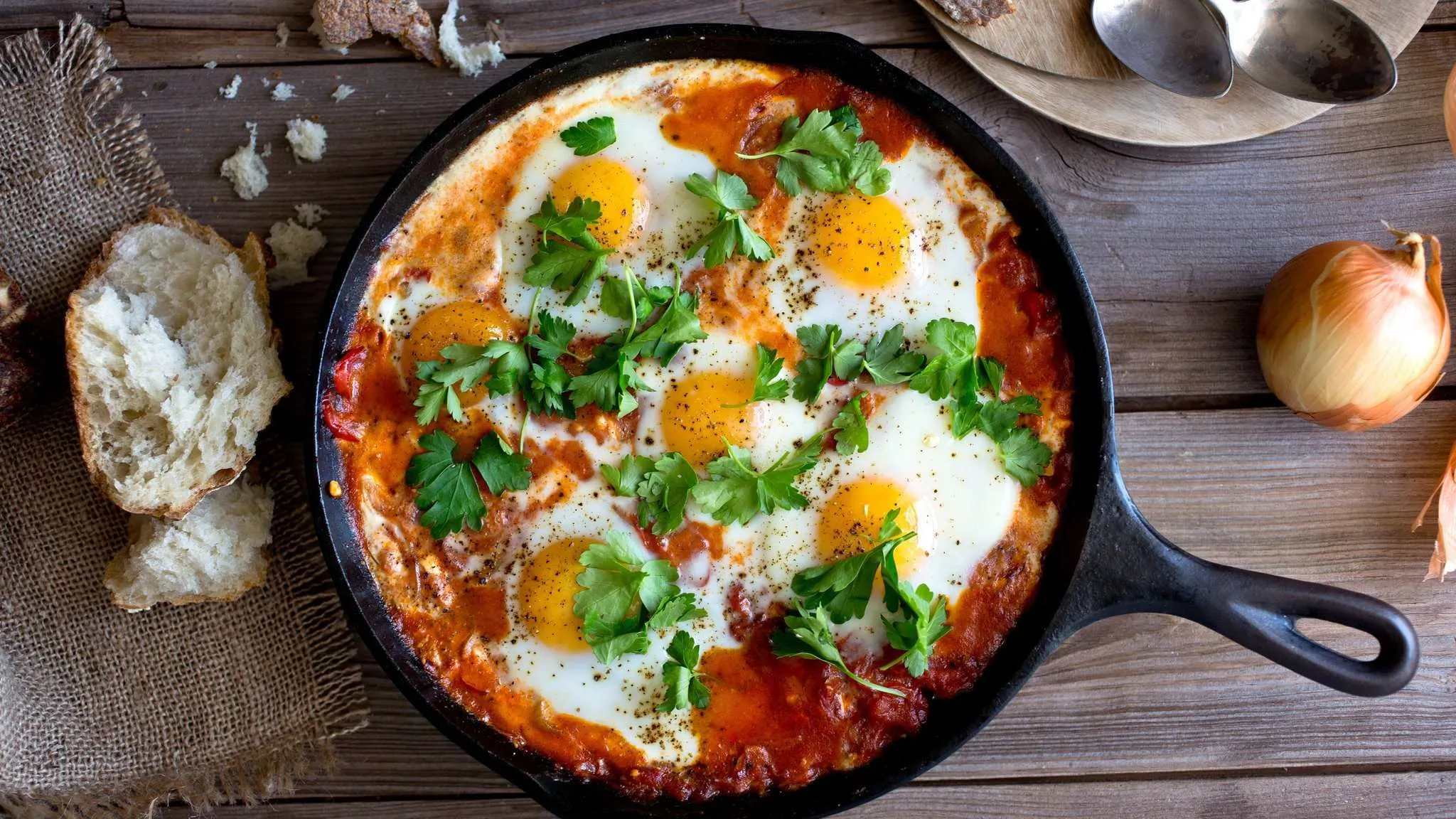 Receita de Shakshuka: prato israelense super fácil de preparar e que combina com dias frios!