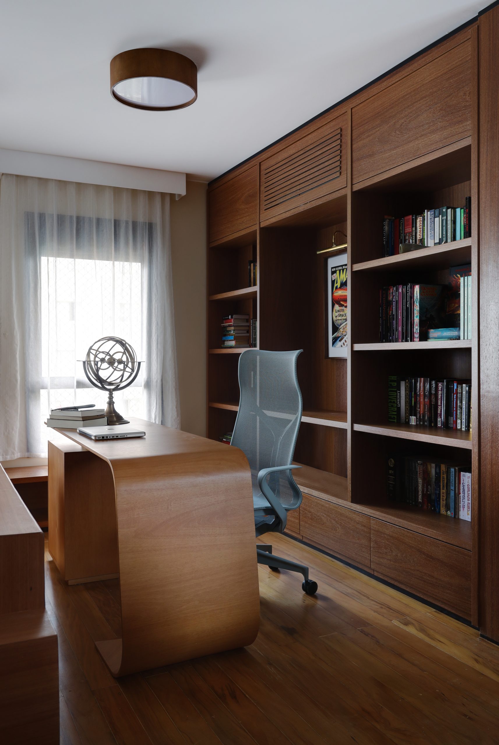 home office funcional em apartamento