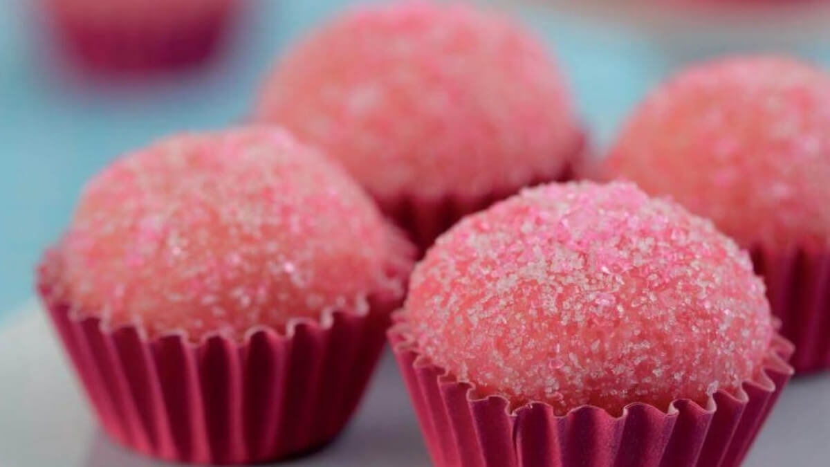 brigadeiros cor-de-rosa