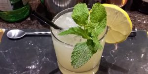 Caipirinha de Limão com Hortelã