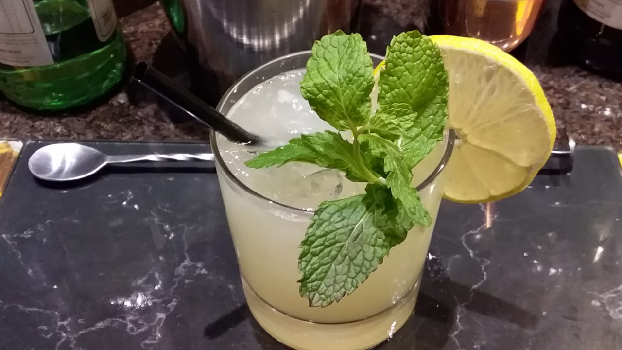 Caipirinha de Limão com Hortelã