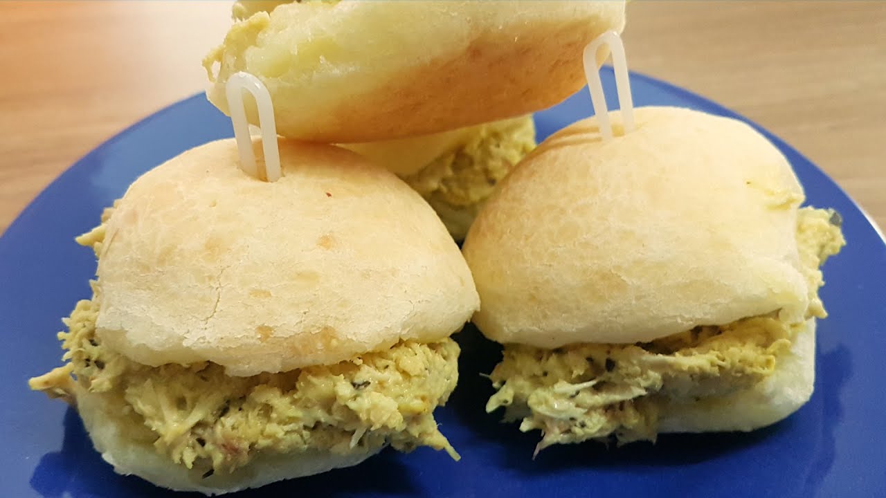 Pão de Queijo Recheado com Frango