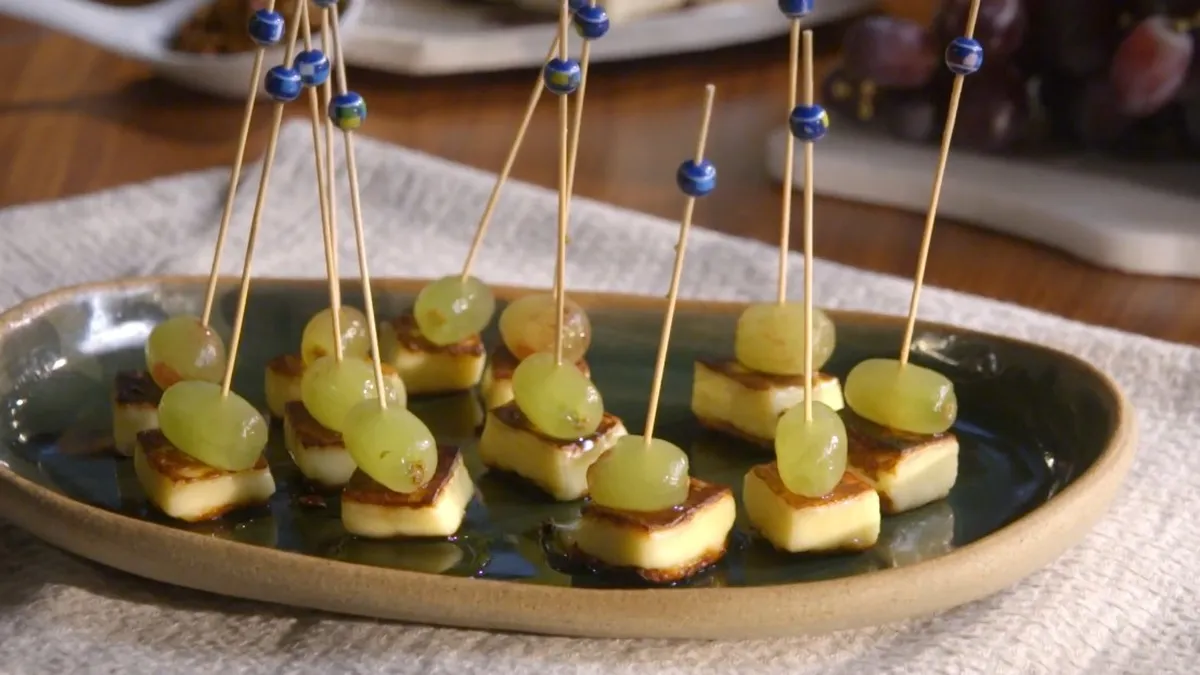 Receita de Queijo Coalho com Melado e Uva