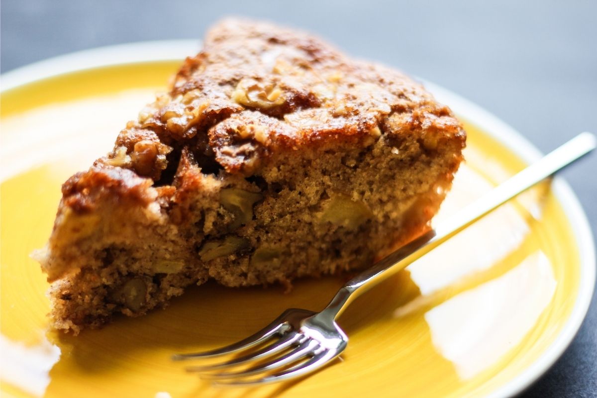 bolo de maçã com nozes