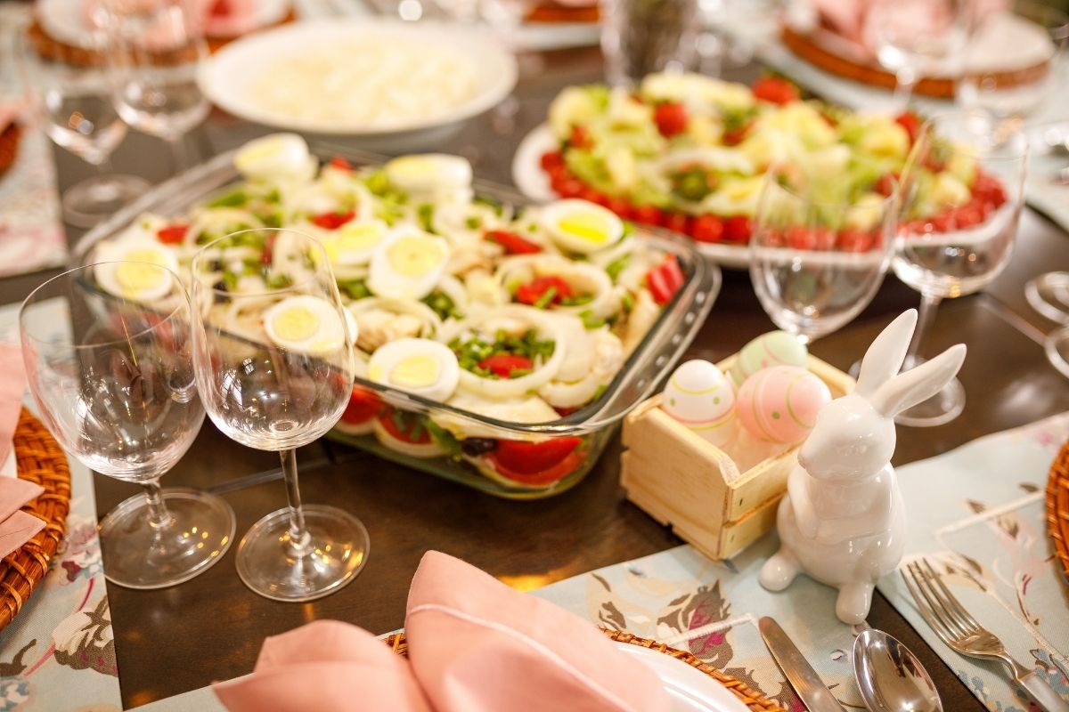 mesa de páscoa com receita de bacalhau