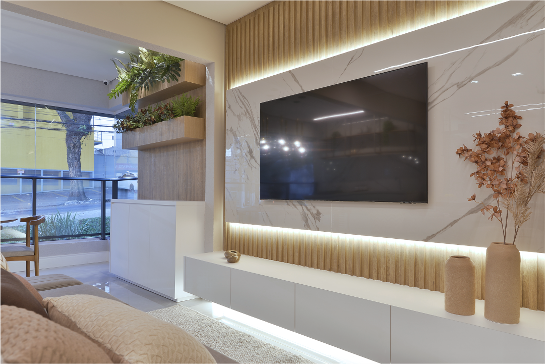 painel de TV de porcelanato com iluminação embutida