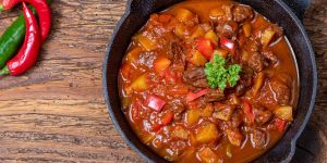 receita de goulash de carne húngaro