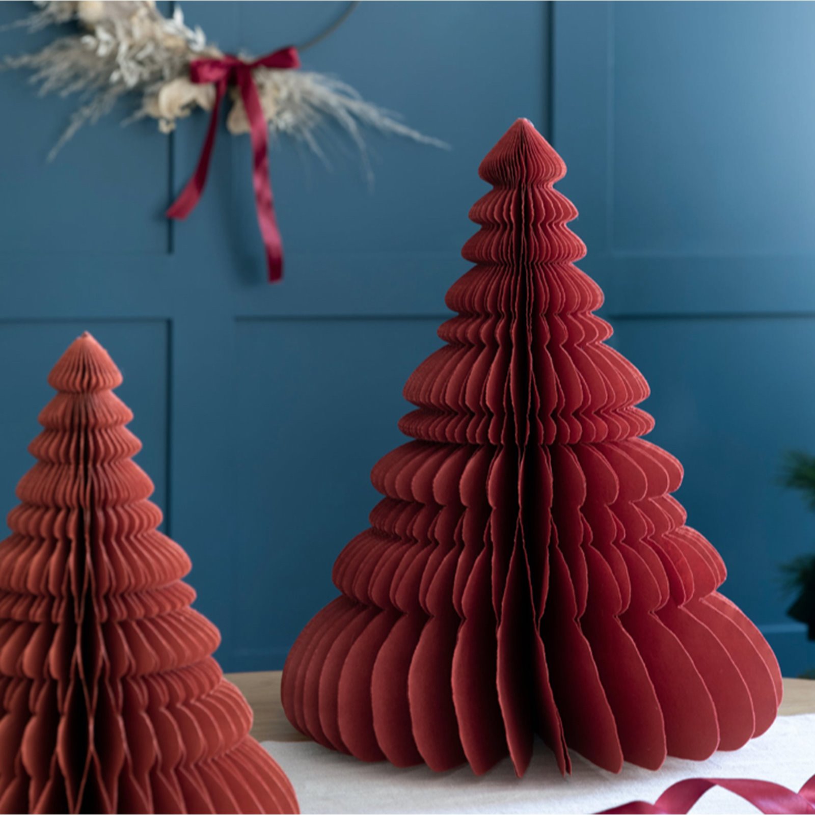 árvore de natal de papel em vermelho