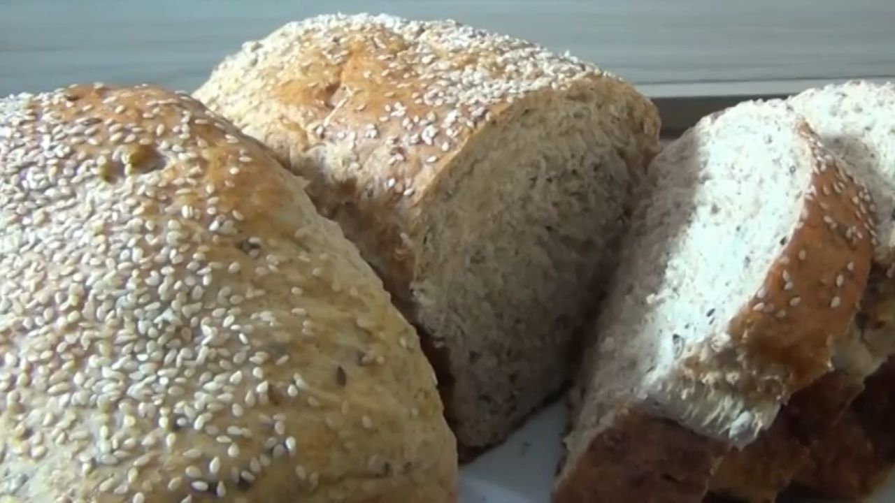 Como fazer pão multigrãos caseiro que fica leve e saudável na primeira tentativa