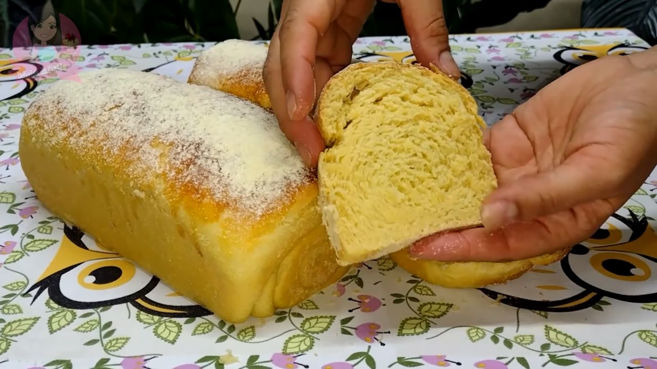 Receita de pão de milho caseiro que fica tão fofinho que derrete na boca