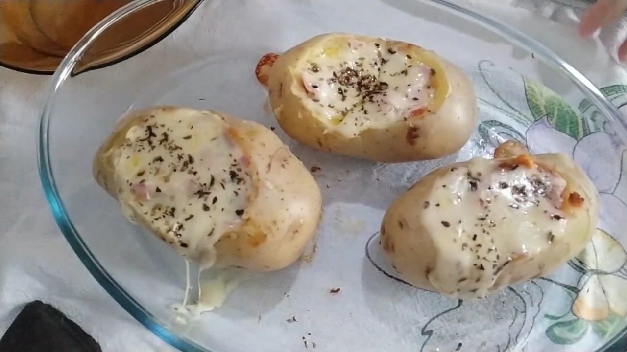 Batata recheada com carne moída que deixa todo mundo impressionado