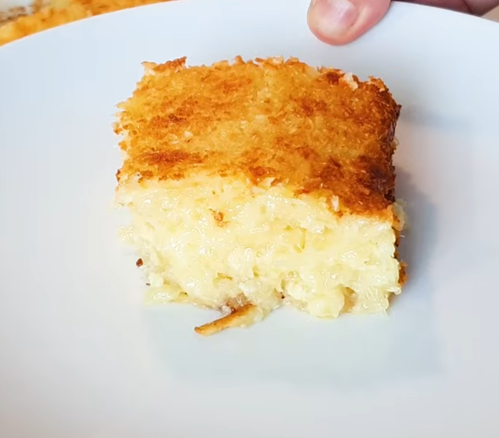 bolo de mandioca com coco e queijo